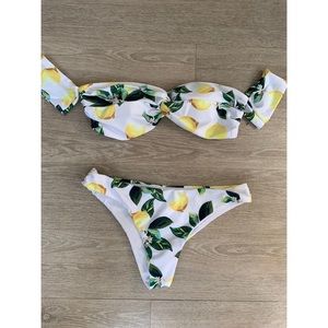 Super cute off shoulder lemon bikini 🍋